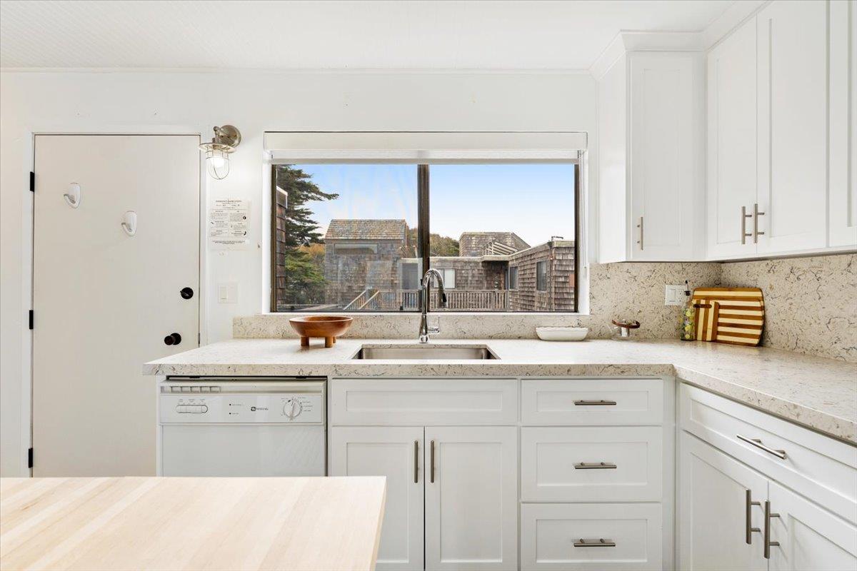 101 Shell Road, Unit 62 Watsonville, CA 95076 - Photo 6 of 38 a kitchen with stainless steel appliances granite countertop a sink and cabinets with wooden floor