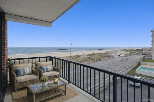 $849,000 | 750 West Broadway, Unit 4Q, Long Beach, NY 11561