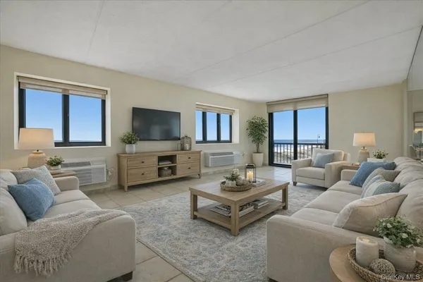 $849,000 | 750 West Broadway, Unit 4Q, Long Beach, NY 11561