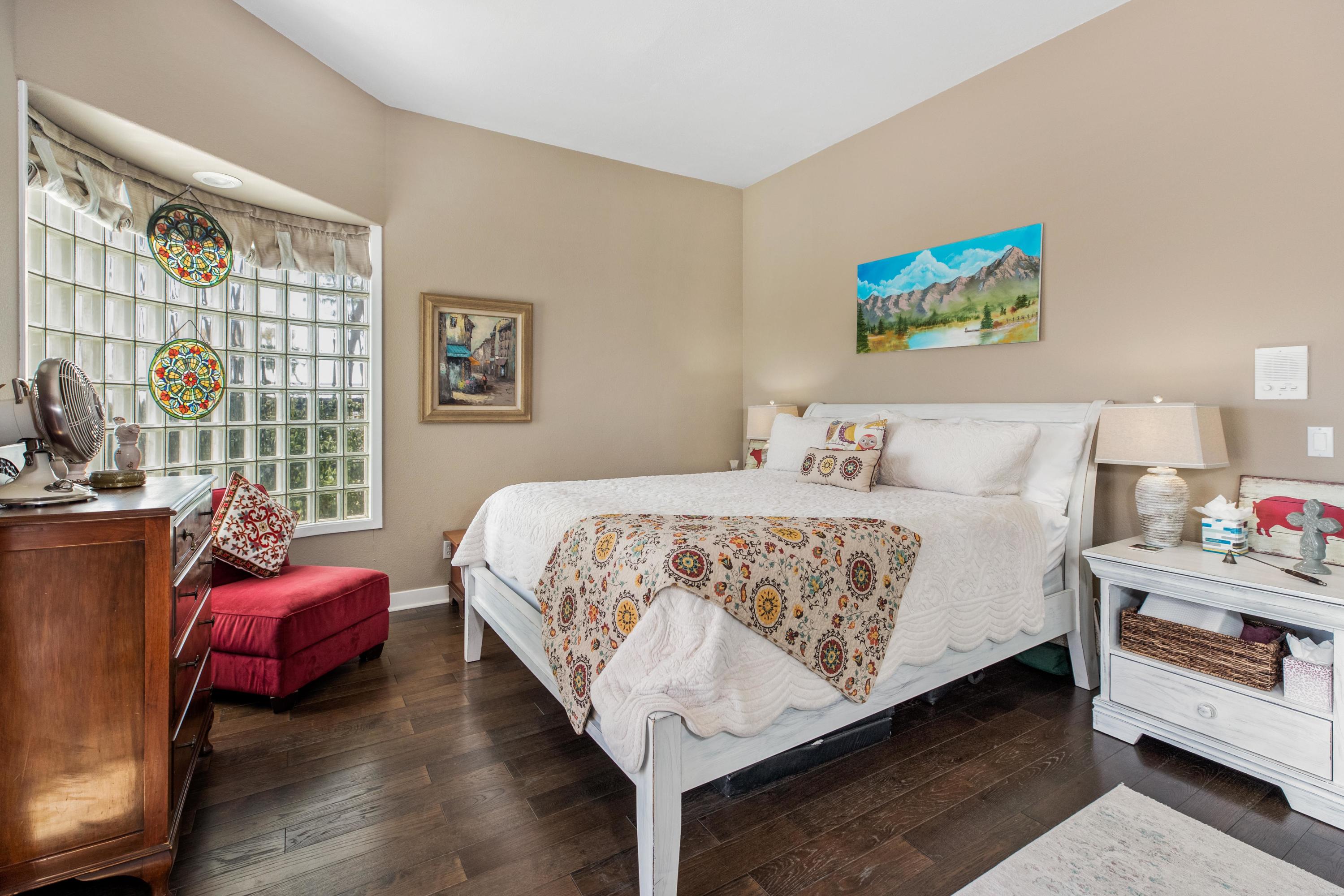 1833 Cougar Ridge Road Buellton, CA 93427 - Photo 21 of 49 a bedroom with a bed and a couch