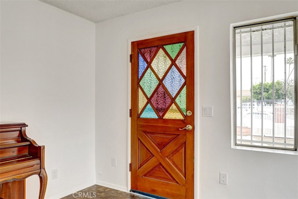 10661 Ilex Avenue Pacoima, CA 91331 - Photo 4 of 22