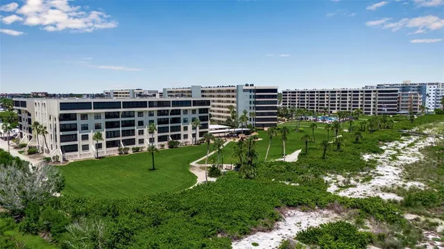 a view of a tennis court