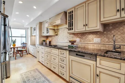 a view of a livingroom with furniture