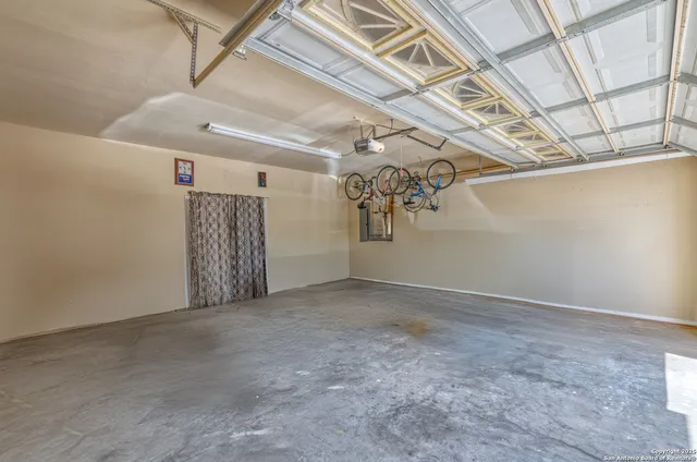 $690,000 | 328 Fair Oaks, Uvalde, TX 78801