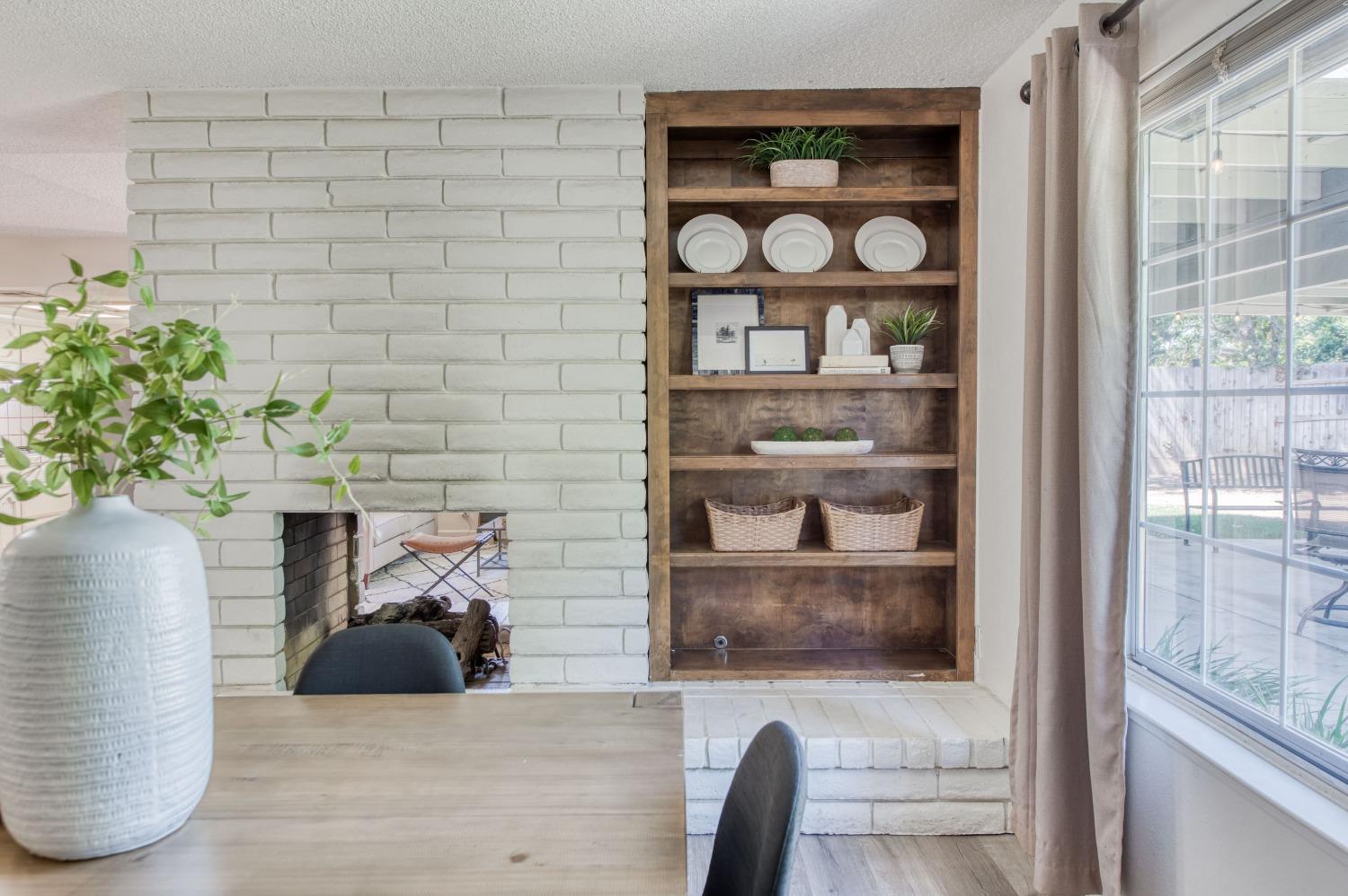 133 North Cindy Avenue Clovis, CA 93612 - Photo 9 of 19 a view of an entryway