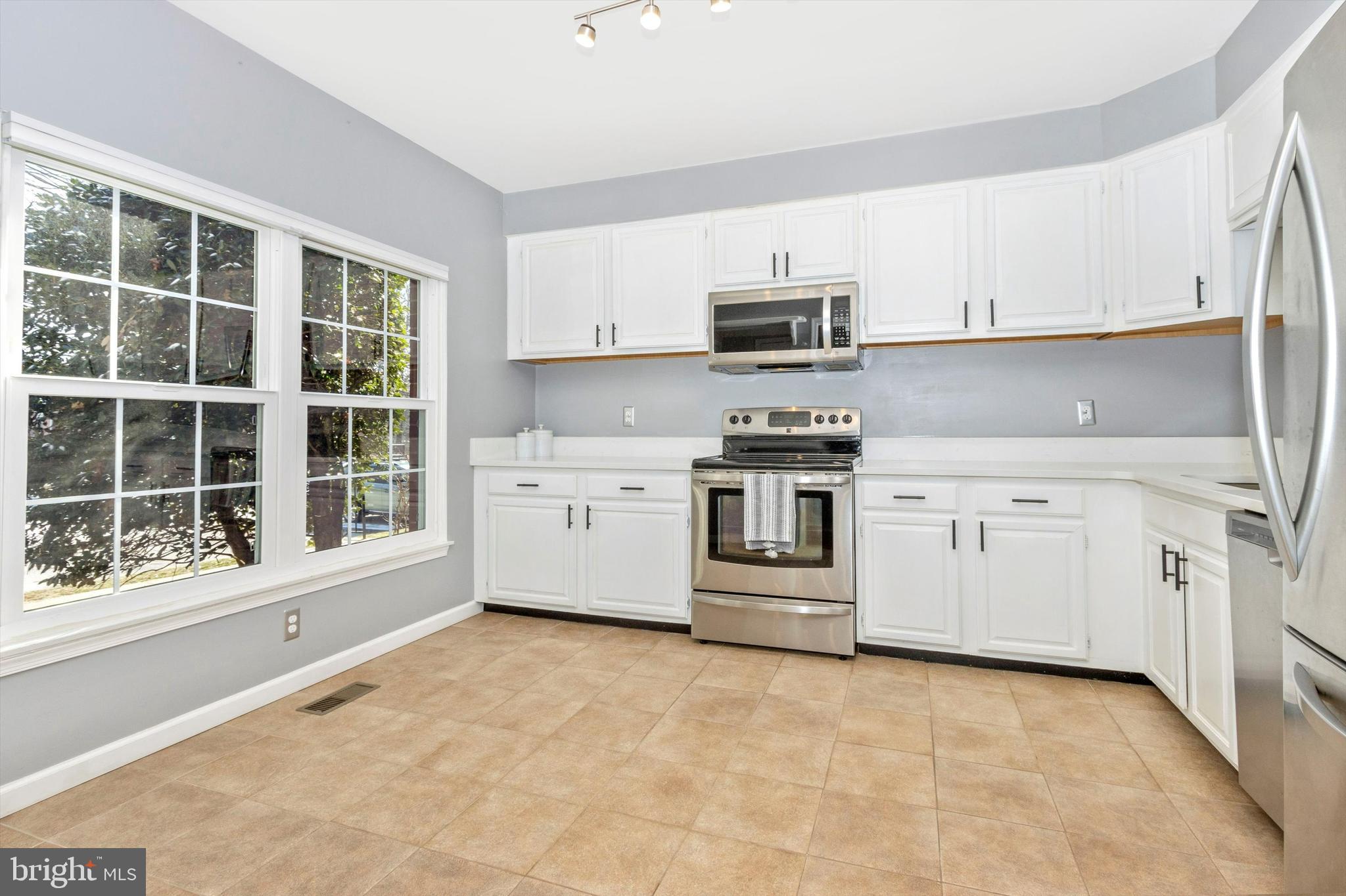 4048 Forest Valley Road Baltimore, MD 21234 - Photo 4 of 45 Gallery Image 4