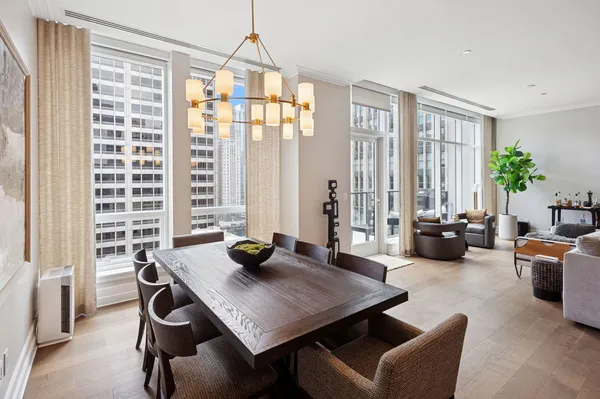 $4,300,000 | 435 North Michigan Avenue, Unit 1112, Chicago, IL 60611
