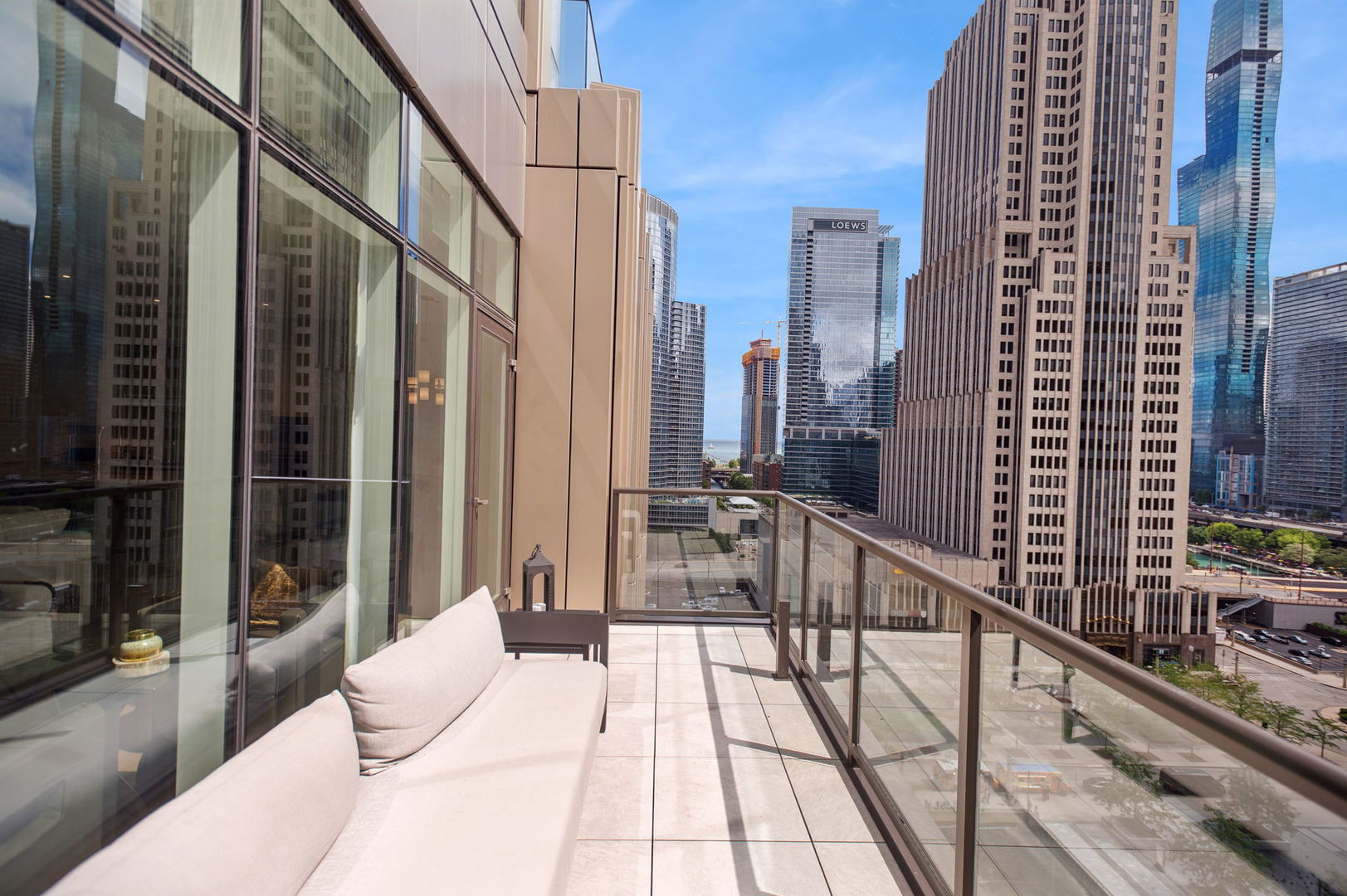 435 North Michigan Avenue, Unit 1112 Chicago, IL 60611 - Photo 18 of 70 a balcony view with a outdoor seating space