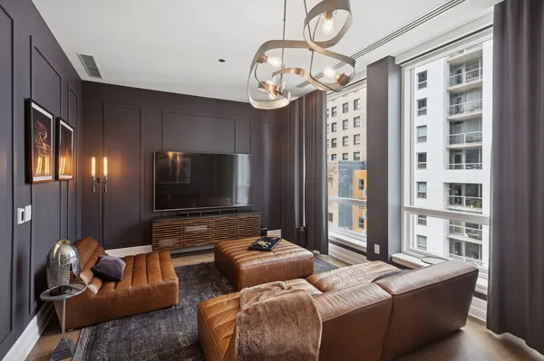 $4,300,000 | 435 North Michigan Avenue, Unit 1112, Chicago, IL 60611
