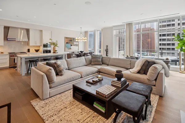 $4,300,000 | 435 North Michigan Avenue, Unit 1112, Chicago, IL 60611