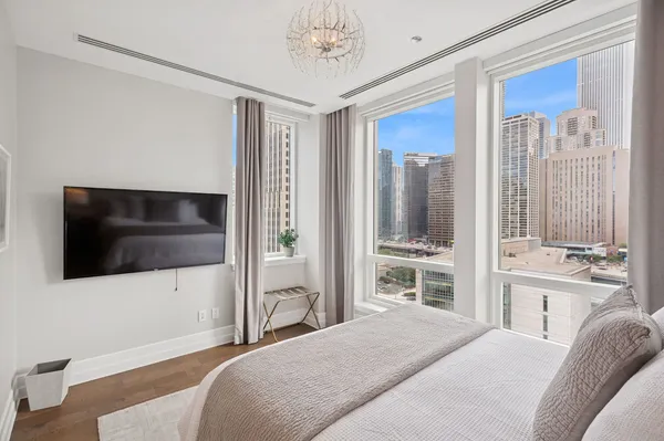 $4,300,000 | 435 North Michigan Avenue, Unit 1112, Chicago, IL 60611