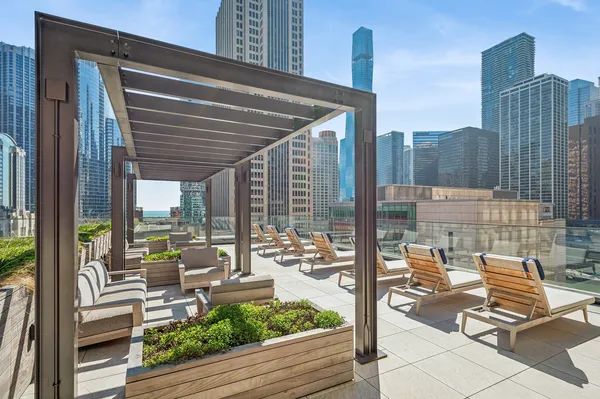 $4,300,000 | 435 North Michigan Avenue, Unit 1112, Chicago, IL 60611