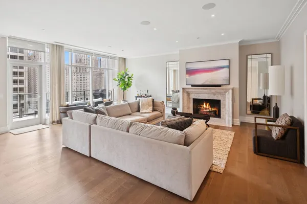 $4,300,000 | 435 North Michigan Avenue, Unit 1112, Chicago, IL 60611