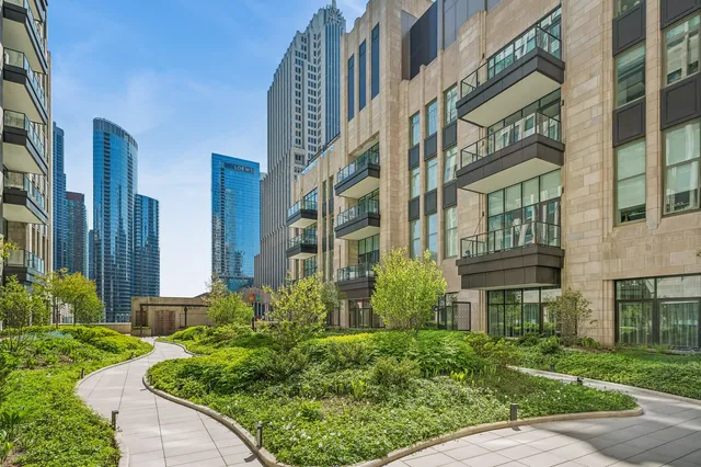 $4,300,000 | 435 North Michigan Avenue, Unit 1112, Chicago, IL 60611