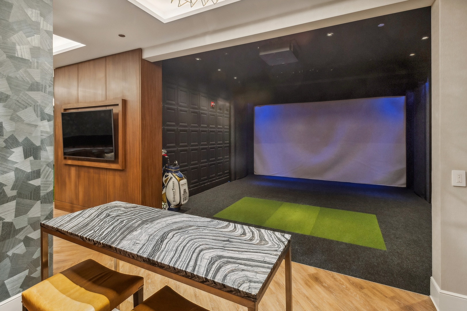 435 North Michigan Avenue, Unit 1112 Chicago, IL 60611 - Photo 68 of 70 a bedroom with bed and balcony