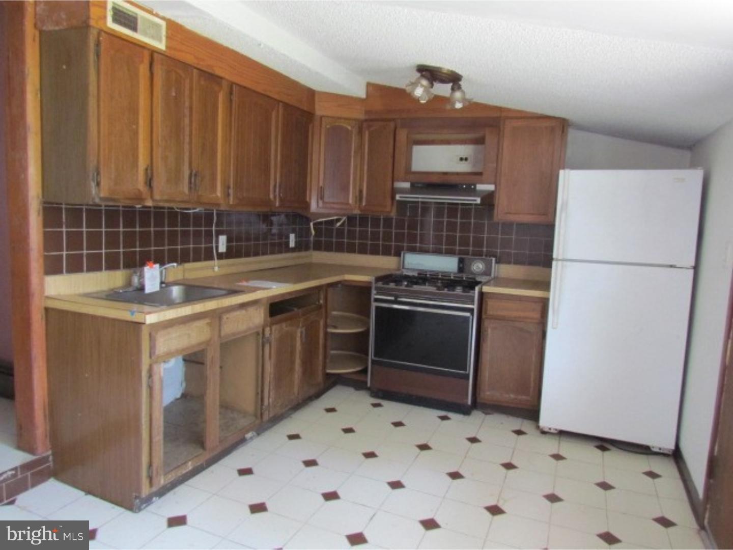 420 Colonial Road Bellmawr, NJ 08031 - Photo 5 of 12