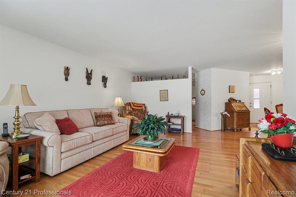 6680 Ridgefield Circle West Bloomfield, MI 48322 - Photo 9 of 24