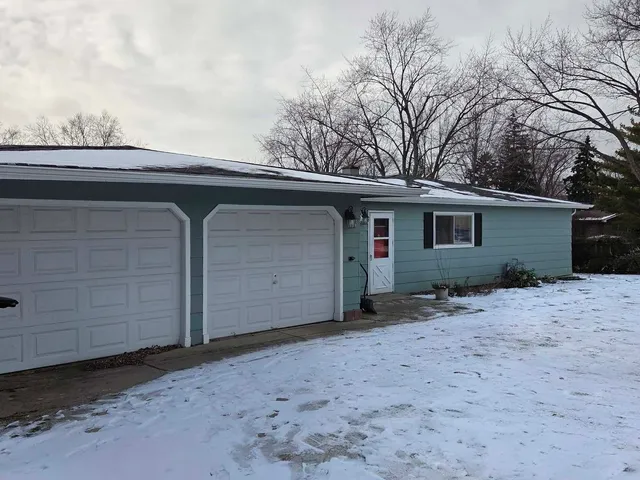 $319,900 | 601 Ridgewood Drive, Streamwood, IL 60107