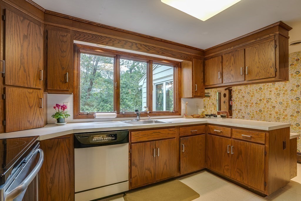 116 Meadowbrook Road Needham, MA 02492 - Photo 10 of 24