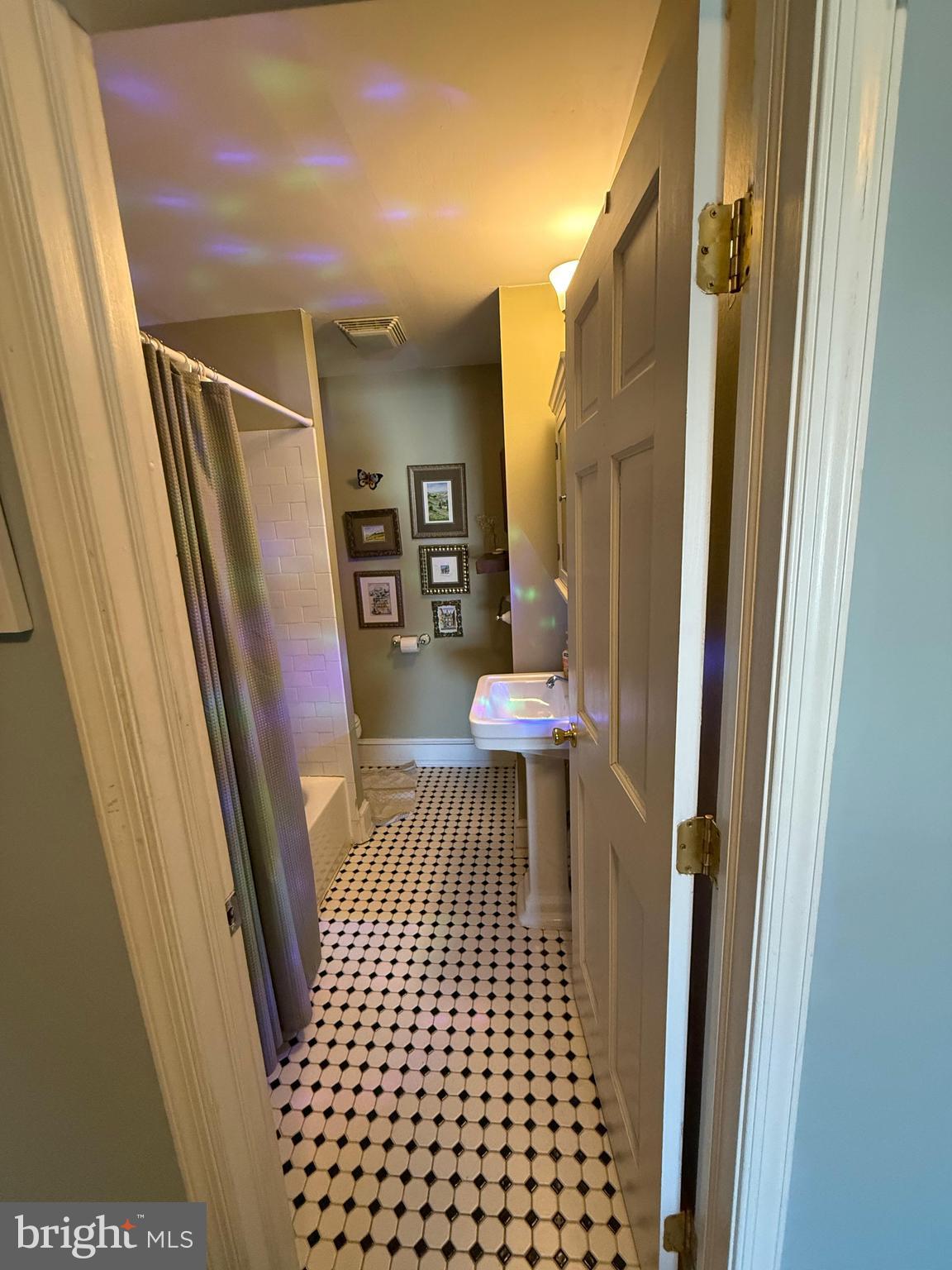 231 Pine Street, Unit 4F Philadelphia, PA 19106 - Photo 12 of 15