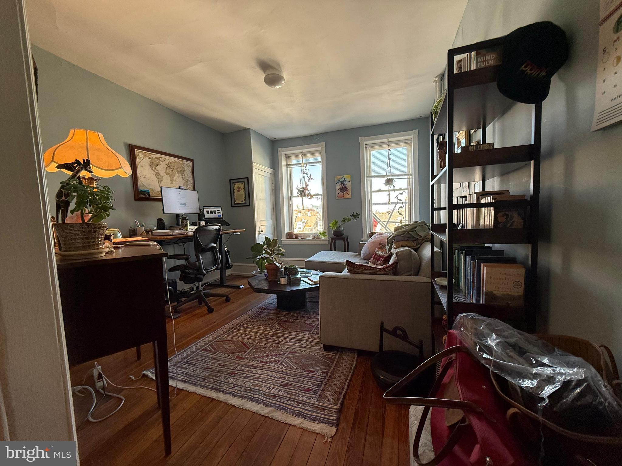 231 Pine Street, Unit 4F Philadelphia, PA 19106 - Photo 2 of 15 Living room