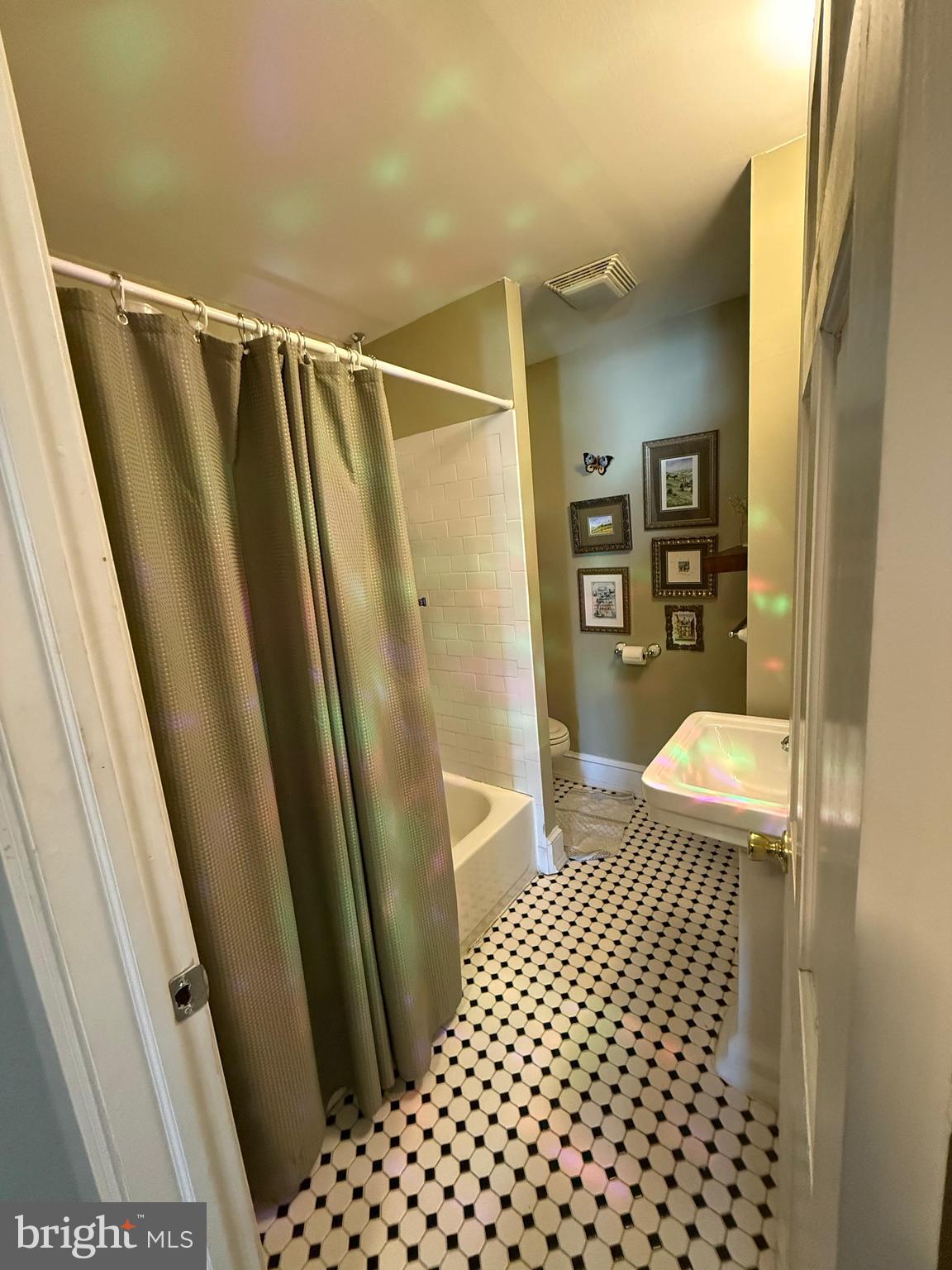 231 Pine Street, Unit 4F Philadelphia, PA 19106 - Photo 9 of 15