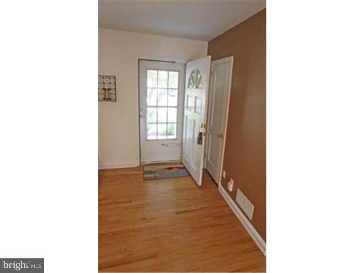 418 Garland Road Wilmington, DE 19803 - Photo 5 of 21 Foyer