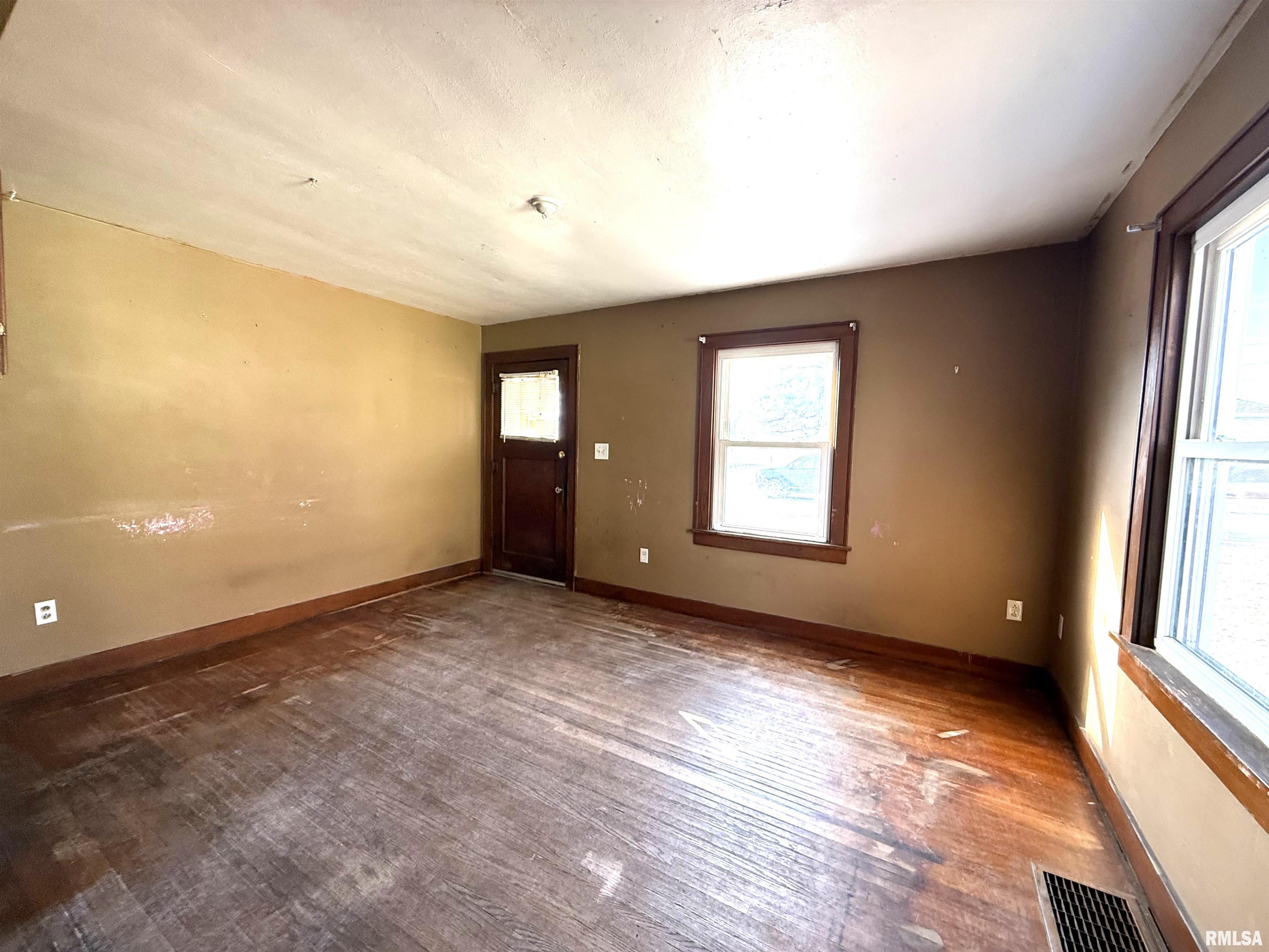 1802 Quaker Street Pekin, IL 61554 - Photo 2 of 11