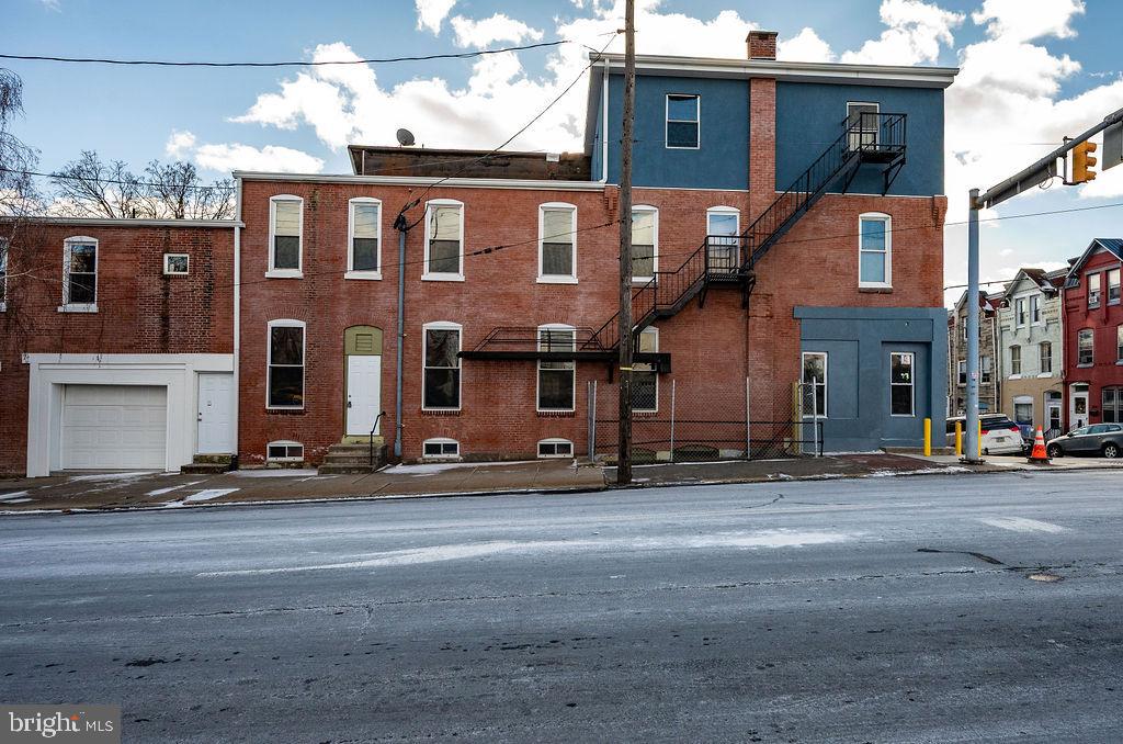 353 North 4th Street Reading, PA 19601 - Photo 6 of 42