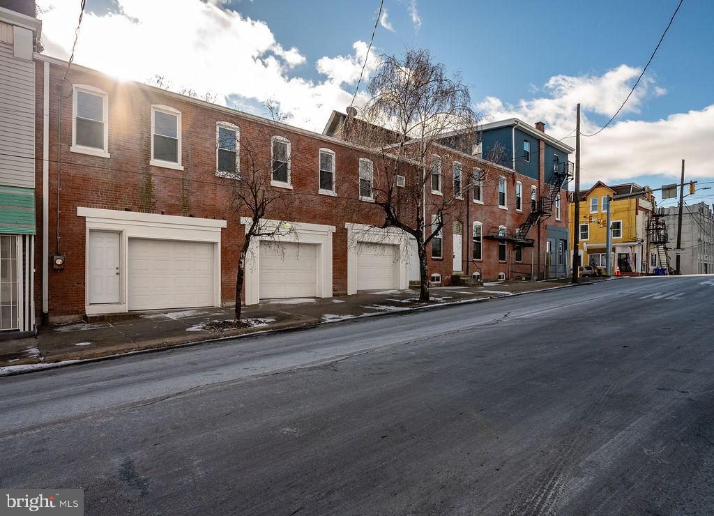 353 North 4th Street Reading, PA 19601 - Photo 8 of 42