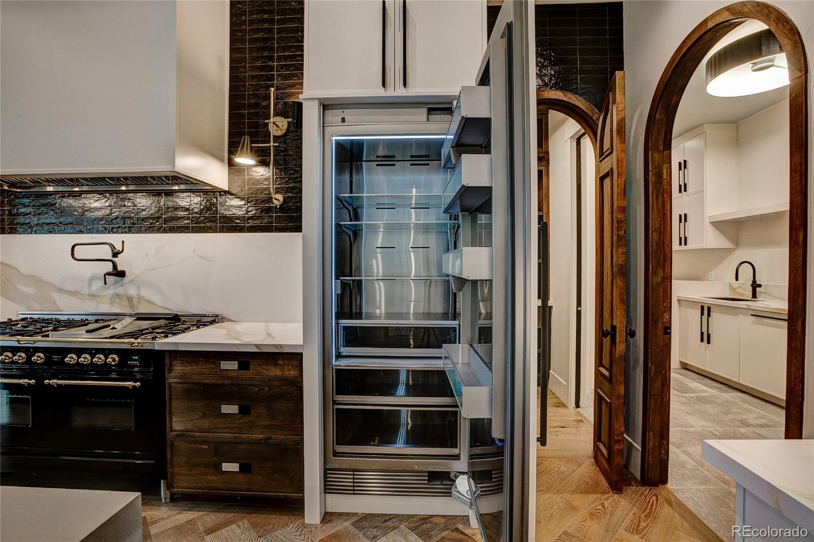 2531 Southwind Road Berthoud, CO 80513 - Photo 8 of 33 a kitchen with stainless steel appliances granite countertop a stove and a refrigerator
