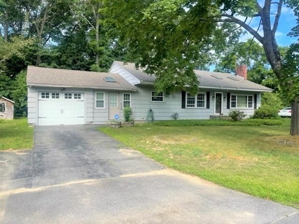3 Harvard Road Andover, MA 01810 - Photo 2 of 3 a house view with a garden space
