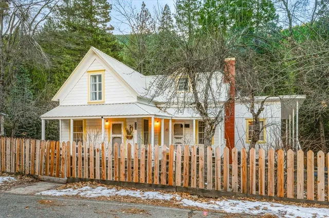 $500,000 | 20 Lake Street, Sierra City, CA 96125