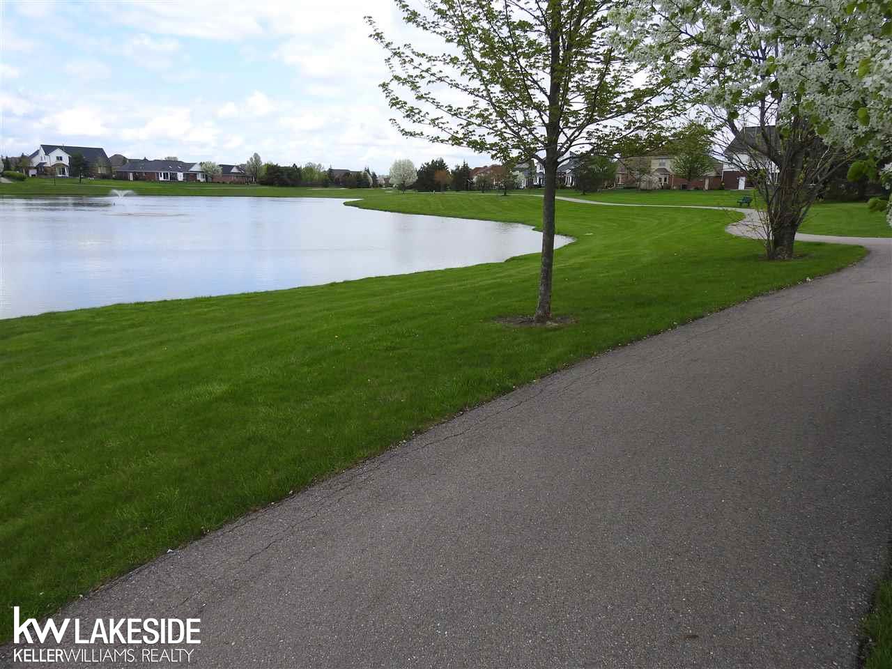22494 Brantingham Road Macomb, MI 48044 - Photo 39 of 43 31344849-38.JPG