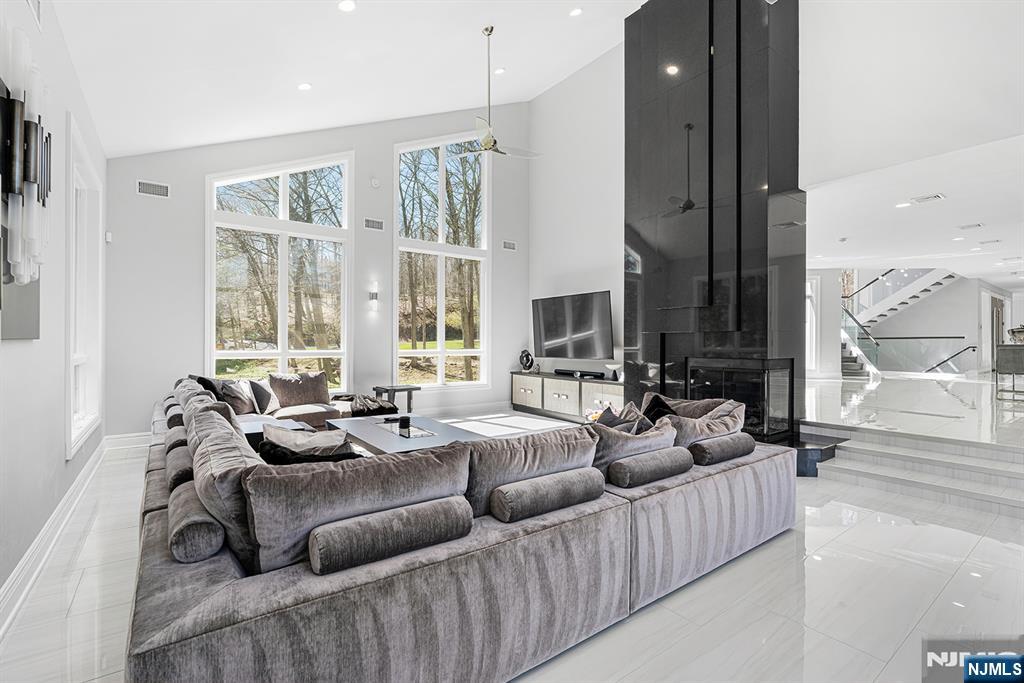 817 West Shore Drive Butler, NJ 07405 - Photo 17 of 50 a living room with furniture and a large window