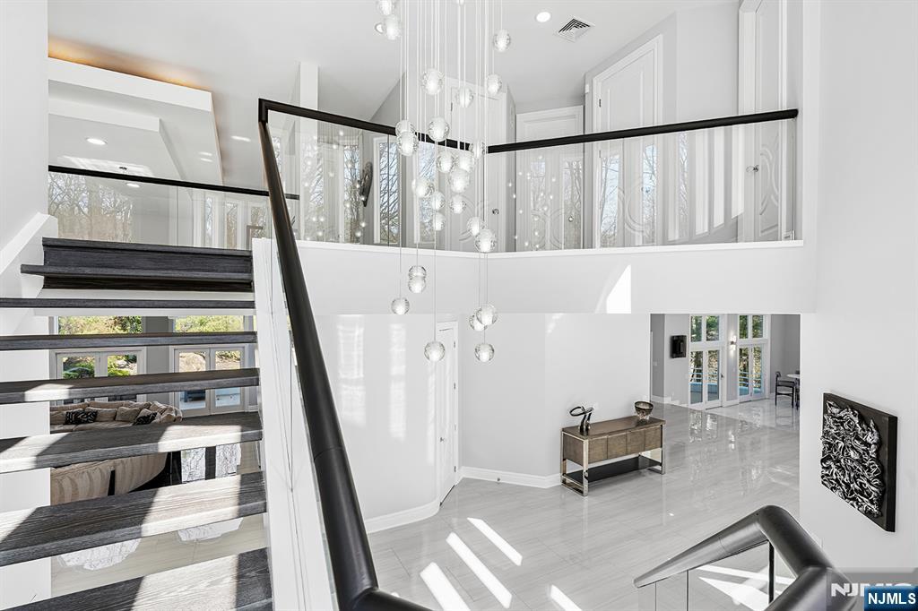 817 West Shore Drive Butler, NJ 07405 - Photo 20 of 50 a living room with furniture