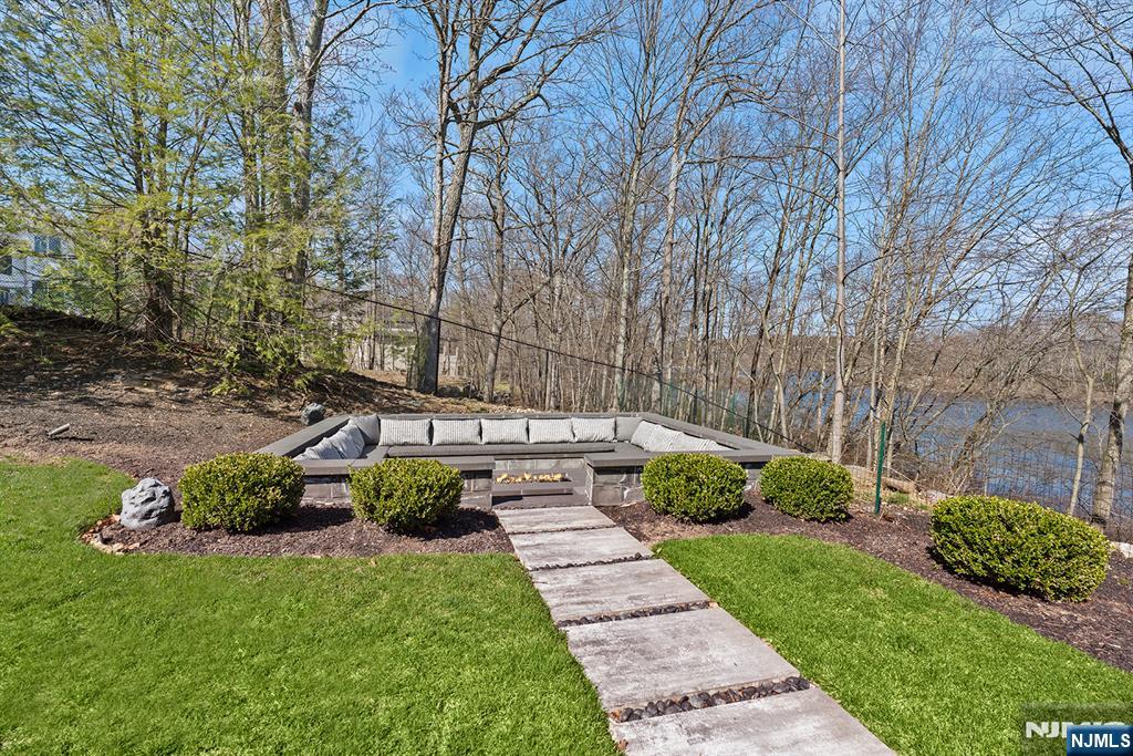 817 West Shore Drive Butler, NJ 07405 - Photo 41 of 50 a backyard of a house with lots of green space