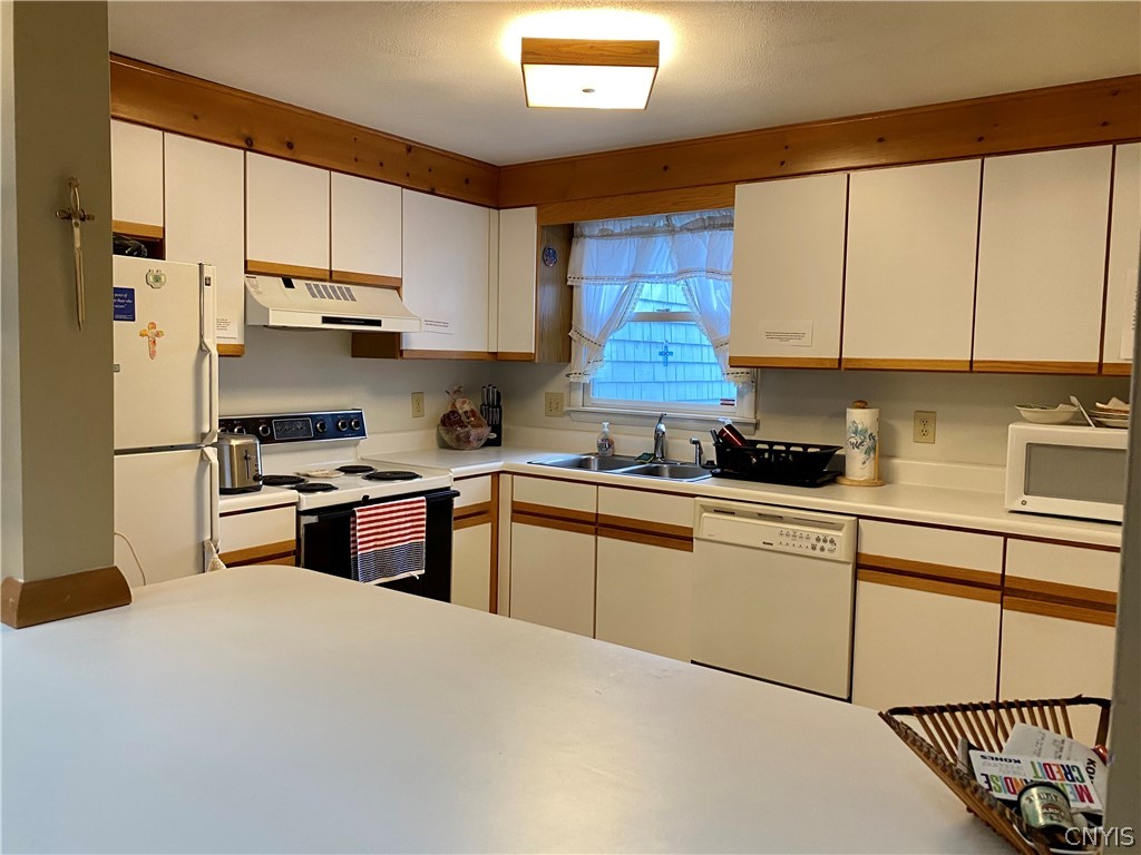 8216 Beehive Circle Clay, NY 13090 - Photo 5 of 31