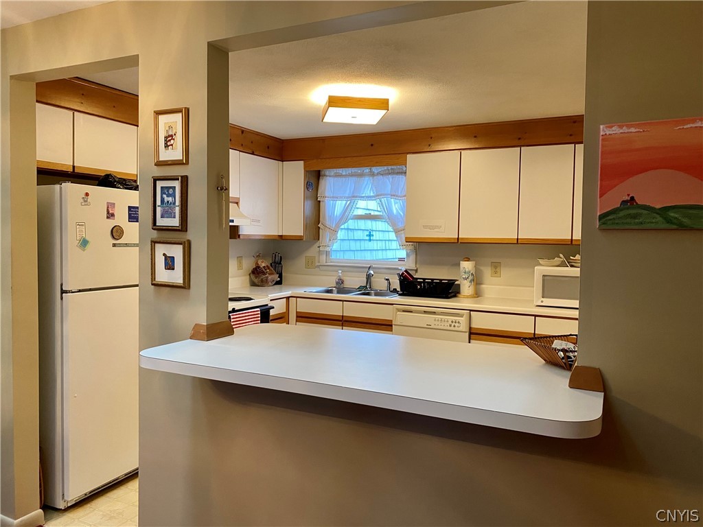 8216 Beehive Circle Clay, NY 13090 - Photo 6 of 31