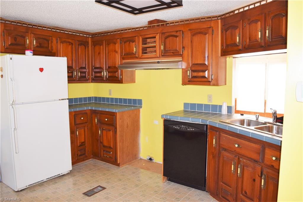739 Simpson Road Stokesdale, NC 27357 - Photo 6 of 28 Kitchen