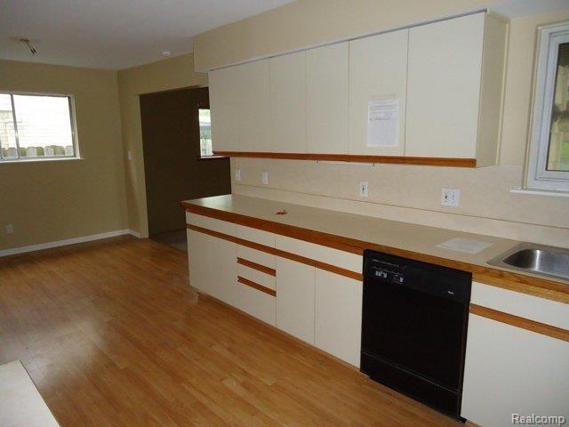 14442 Merriman Road Livonia, MI 48154 - Photo 3 of 12 261-873445-Kitchen