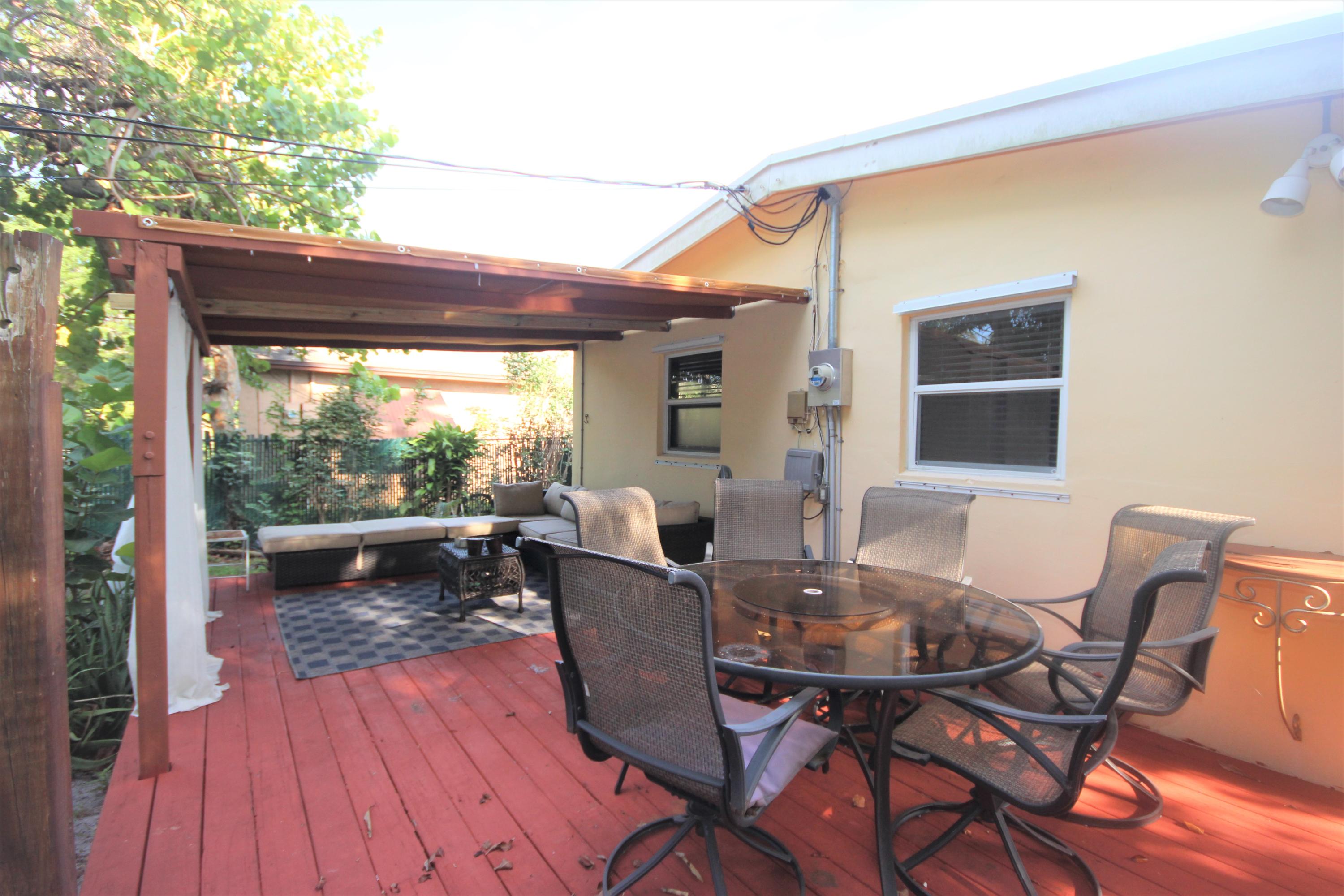 326 Manchester Street Boca Raton, FL 33487 - Photo 19 of 28 BACKYARD 326 MAN