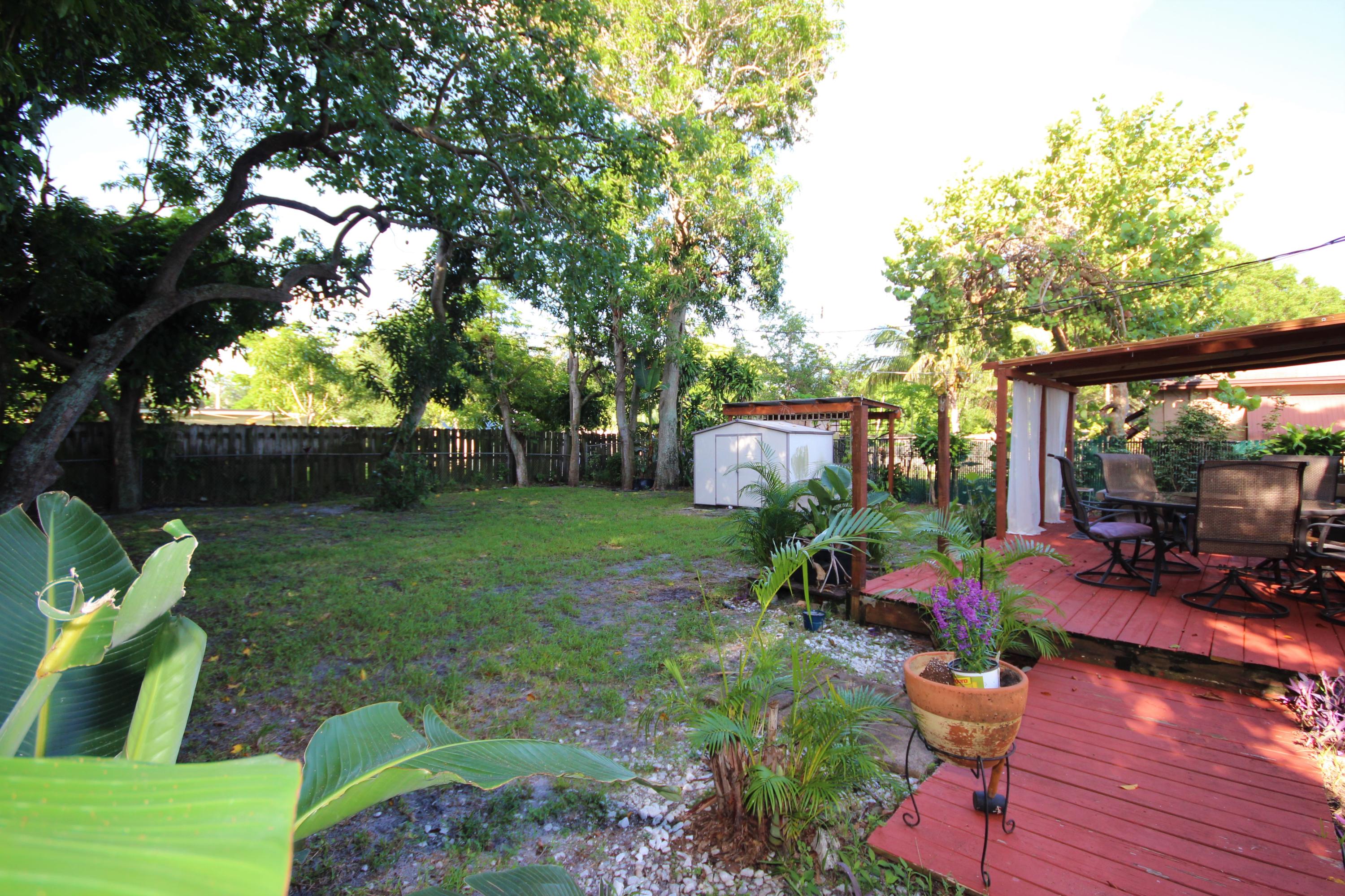 326 Manchester Street Boca Raton, FL 33487 - Photo 20 of 28 YARD 326 MANCH
