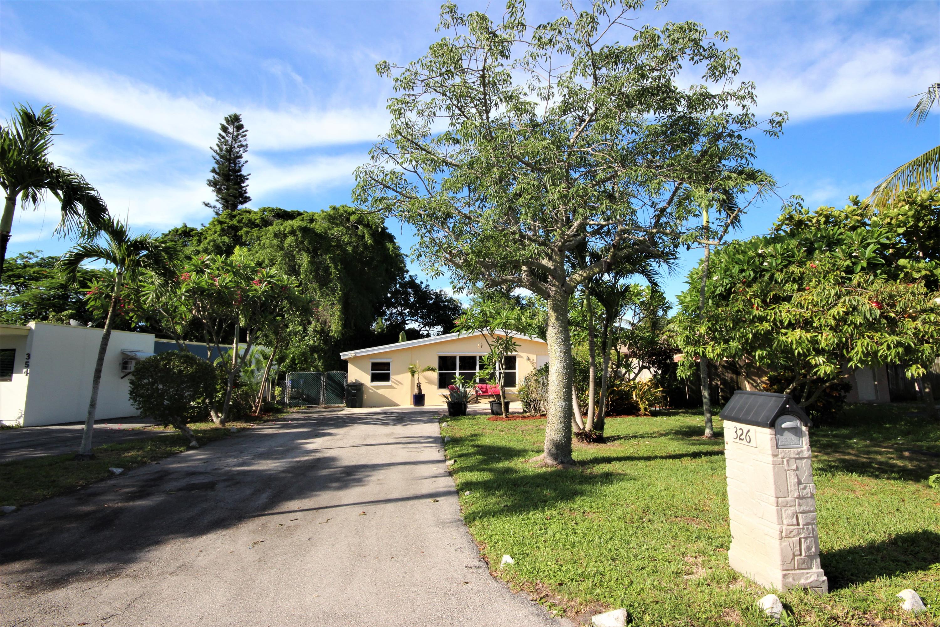 326 Manchester Street Boca Raton, FL 33487 - Photo 2 of 28 FRONT 326 MANC