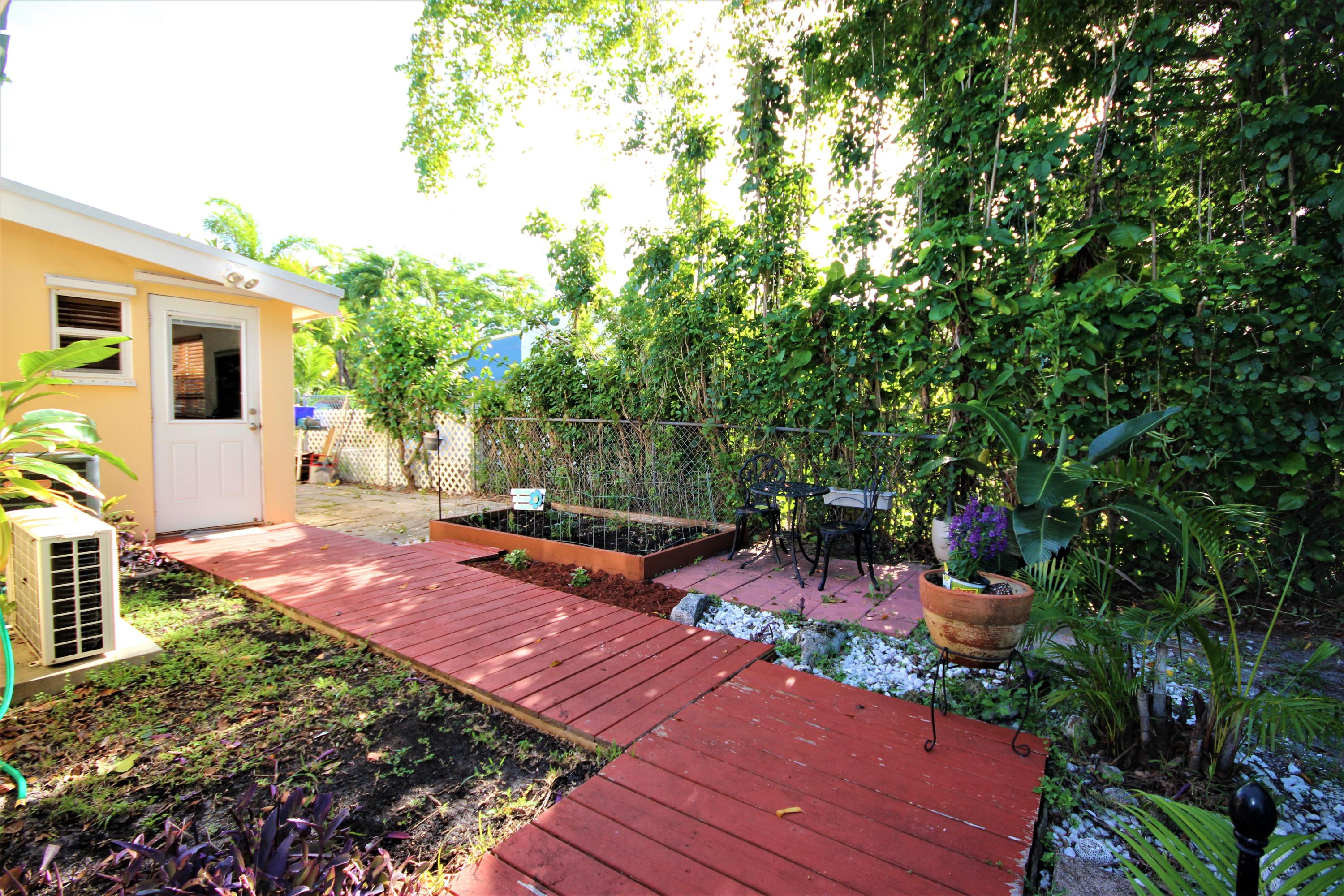 326 Manchester Street Boca Raton, FL 33487 - Photo 21 of 28 BACK 326 MAN