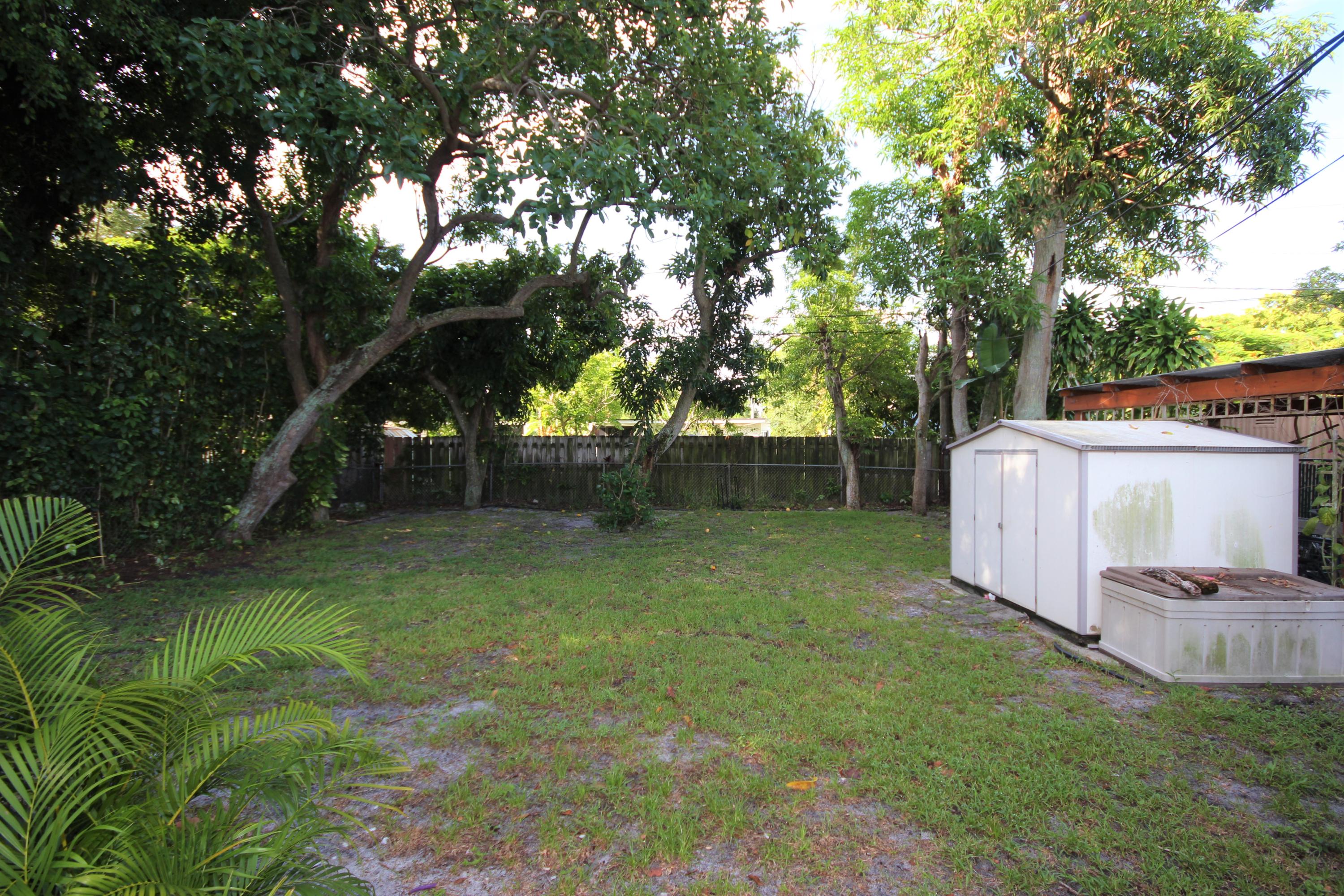 326 Manchester Street Boca Raton, FL 33487 - Photo 27 of 28 YARD 326 MANC