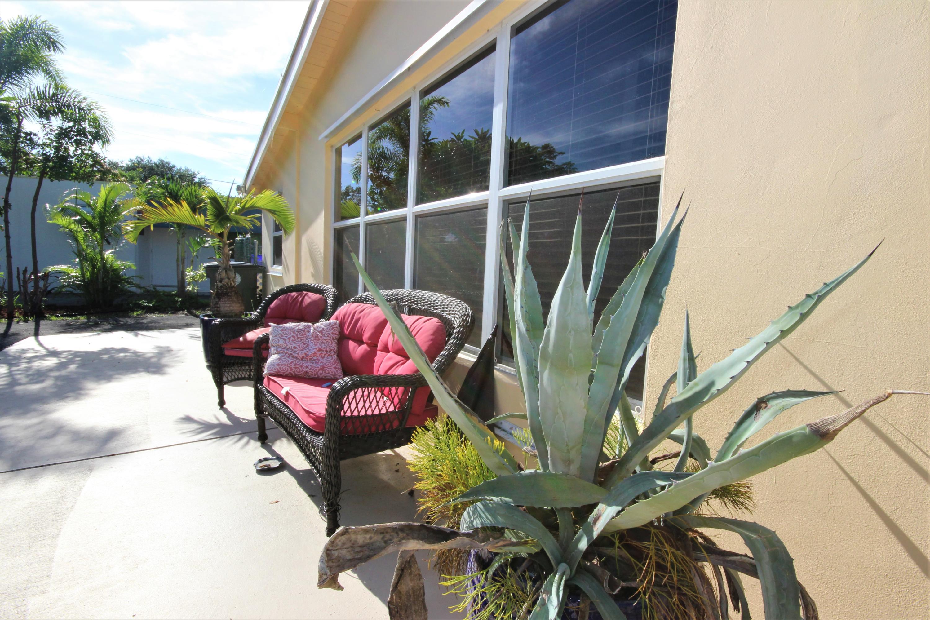 326 Manchester Street Boca Raton, FL 33487 - Photo 3 of 28 FRONT ELE 326 MAN
