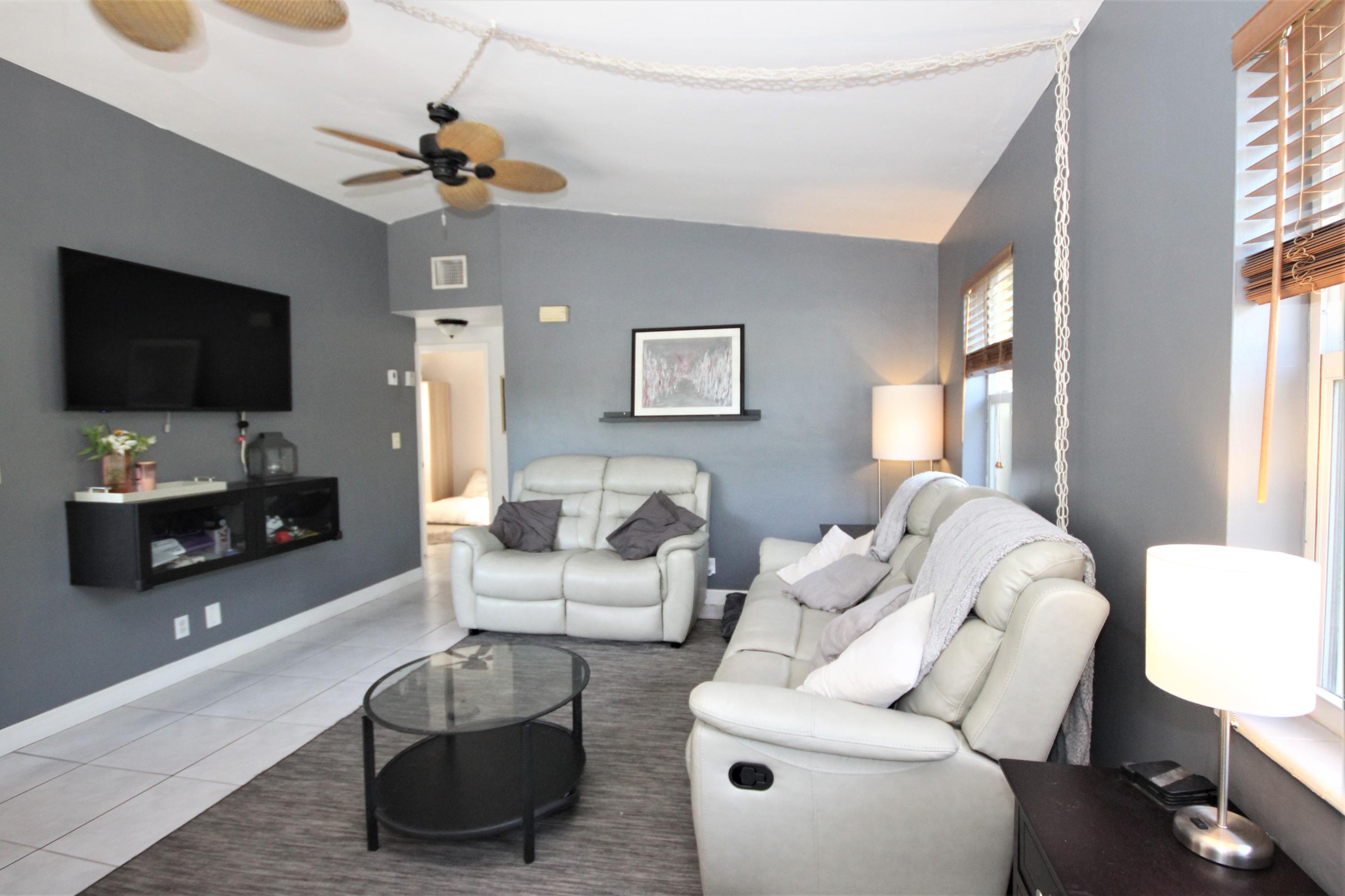 326 Manchester Street Boca Raton, FL 33487 - Photo 6 of 28 LIVING R 326 MAN