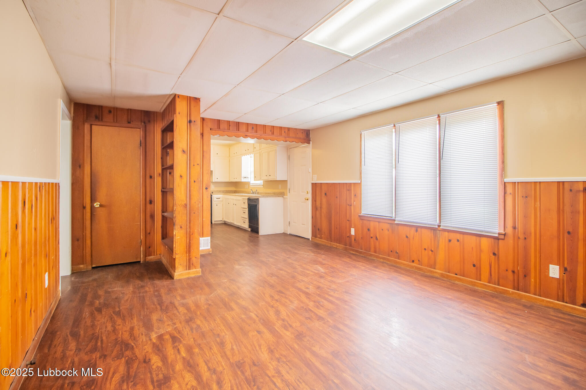2414 38th Street Lubbock, TX 79412 - Photo 7 of 20 a view of an empty room with a window