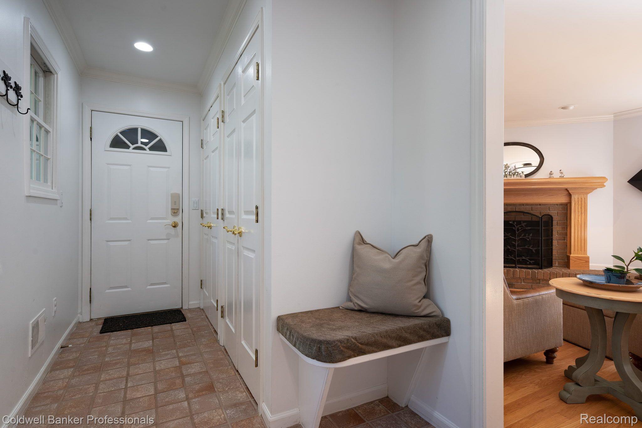 6540 Springfield Lane Clarkston, MI 48346 - Photo 21 of 57 Mud room